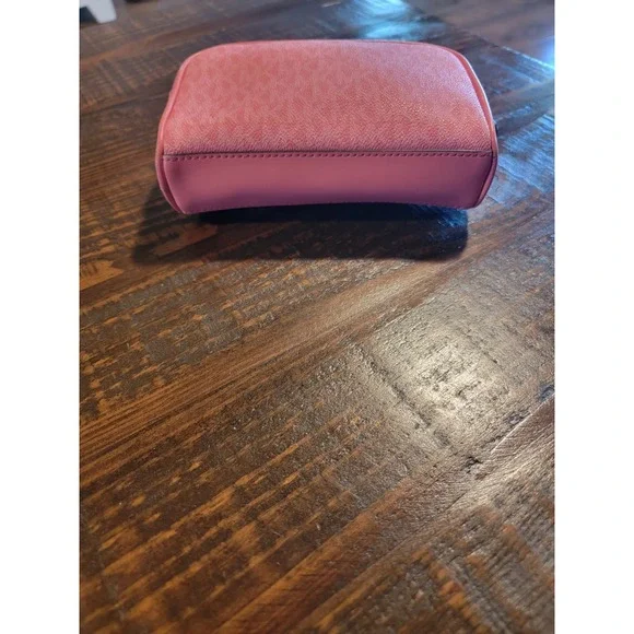 Michael Kors Pink Leather Small Cometic Bag Makeup Bag - Picture 5 of 10
